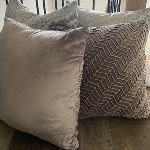 2 mauve velvet throw pillows
